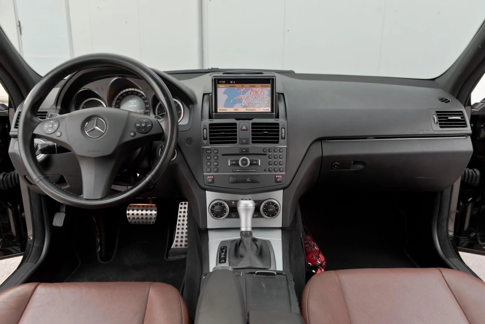 Mercedes-Benz C 350 Black Edition, снимка 13 - Автомобили и джипове - 53978421