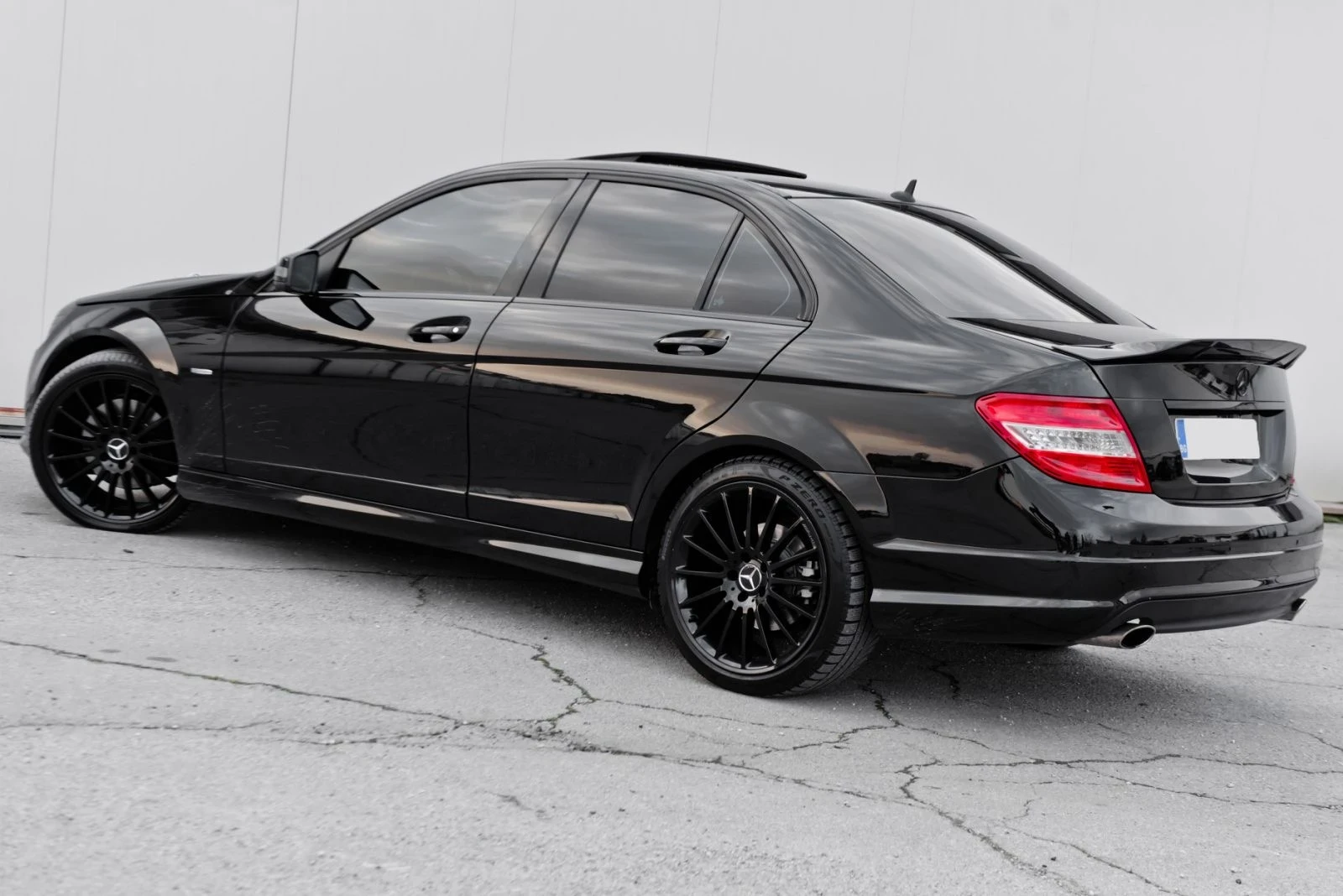 Mercedes-Benz C 350 Black Edition, снимка 2 - Автомобили и джипове - 53978421