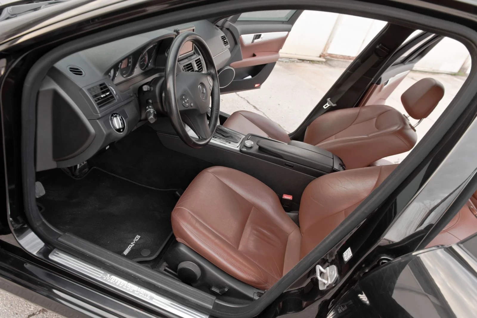 Mercedes-Benz C 350 Black Edition, снимка 12 - Автомобили и джипове - 53978421