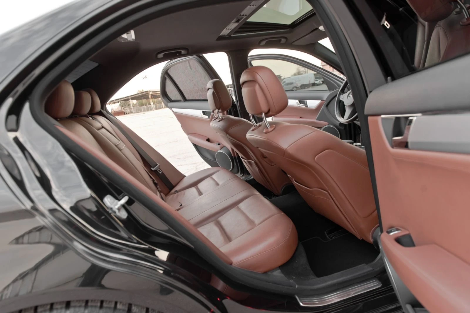 Mercedes-Benz C 350 Black Edition, снимка 10 - Автомобили и джипове - 53978421