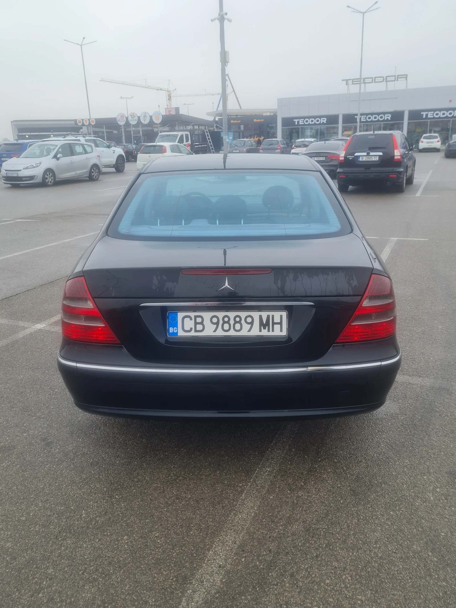 Mercedes-Benz E 270 2.7 ръчка, снимка 3 - Автомобили и джипове - 54055628