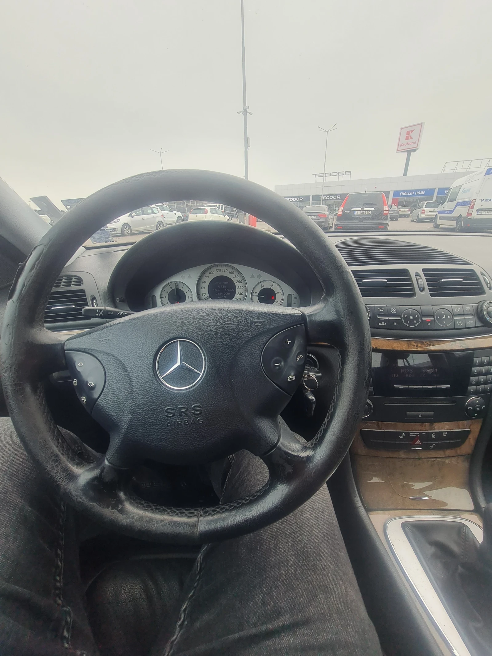 Mercedes-Benz E 270 2.7 ръчка, снимка 7 - Автомобили и джипове - 54055628