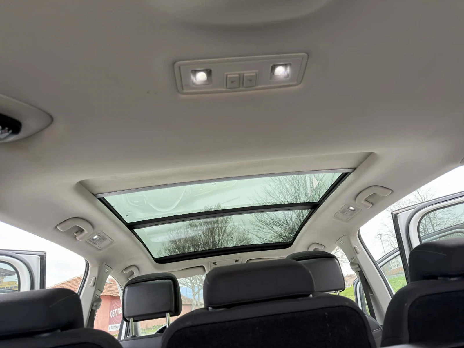 VW Touran, снимка 8 - Автомобили и джипове - 54061348