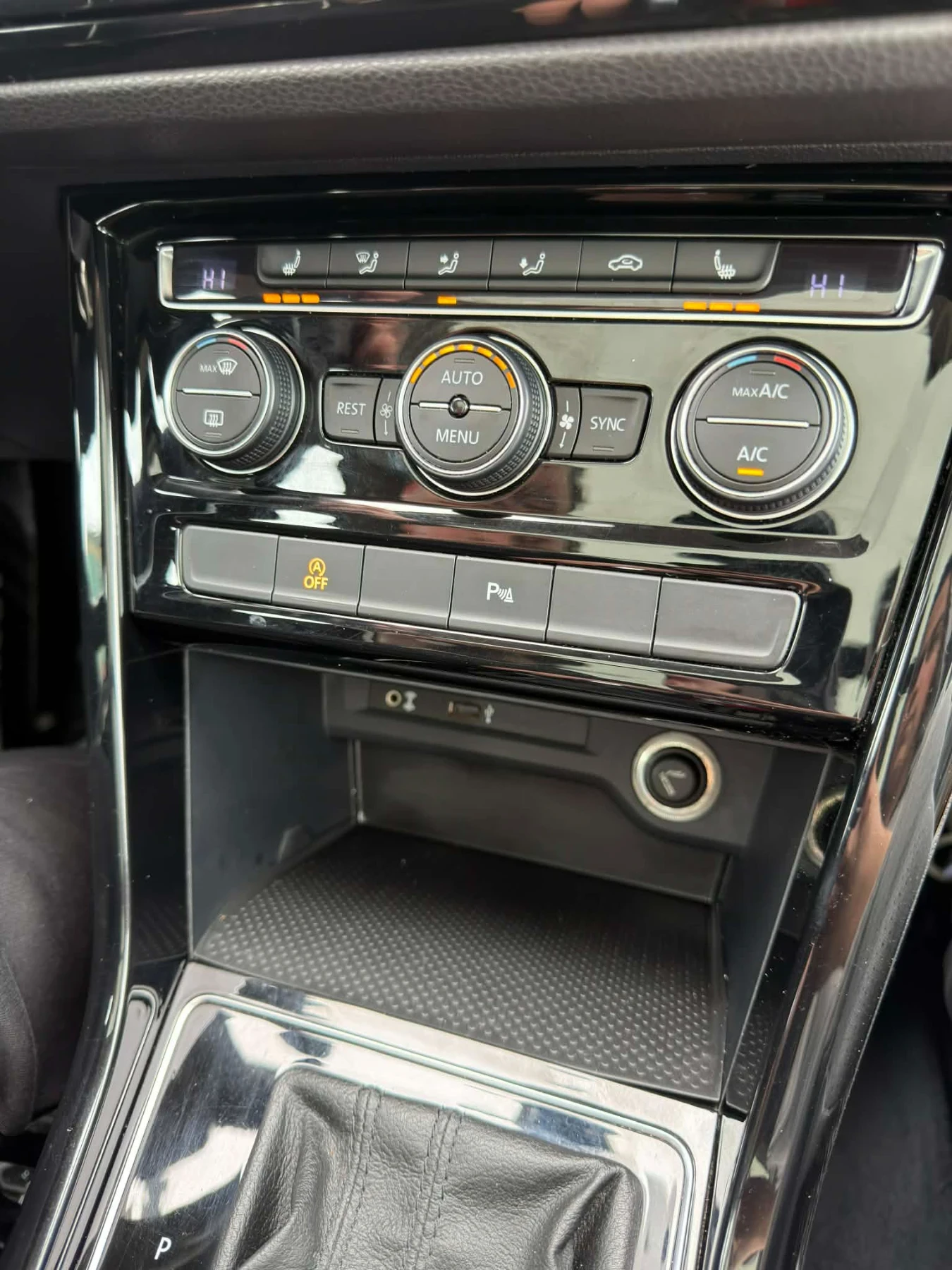 VW Touran, снимка 10 - Автомобили и джипове - 54061348