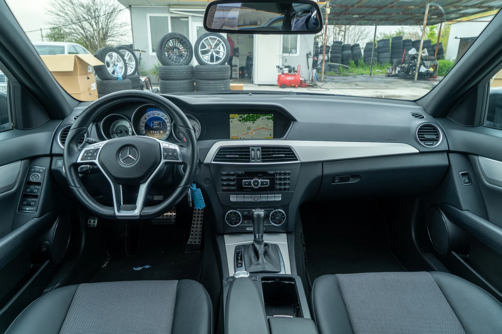 Mercedes-Benz C 220 CDI = 2011 = 7G = FACELIFT = TOP = ЛИЗИНГ, снимка 7 - Автомобили и джипове - 54209061