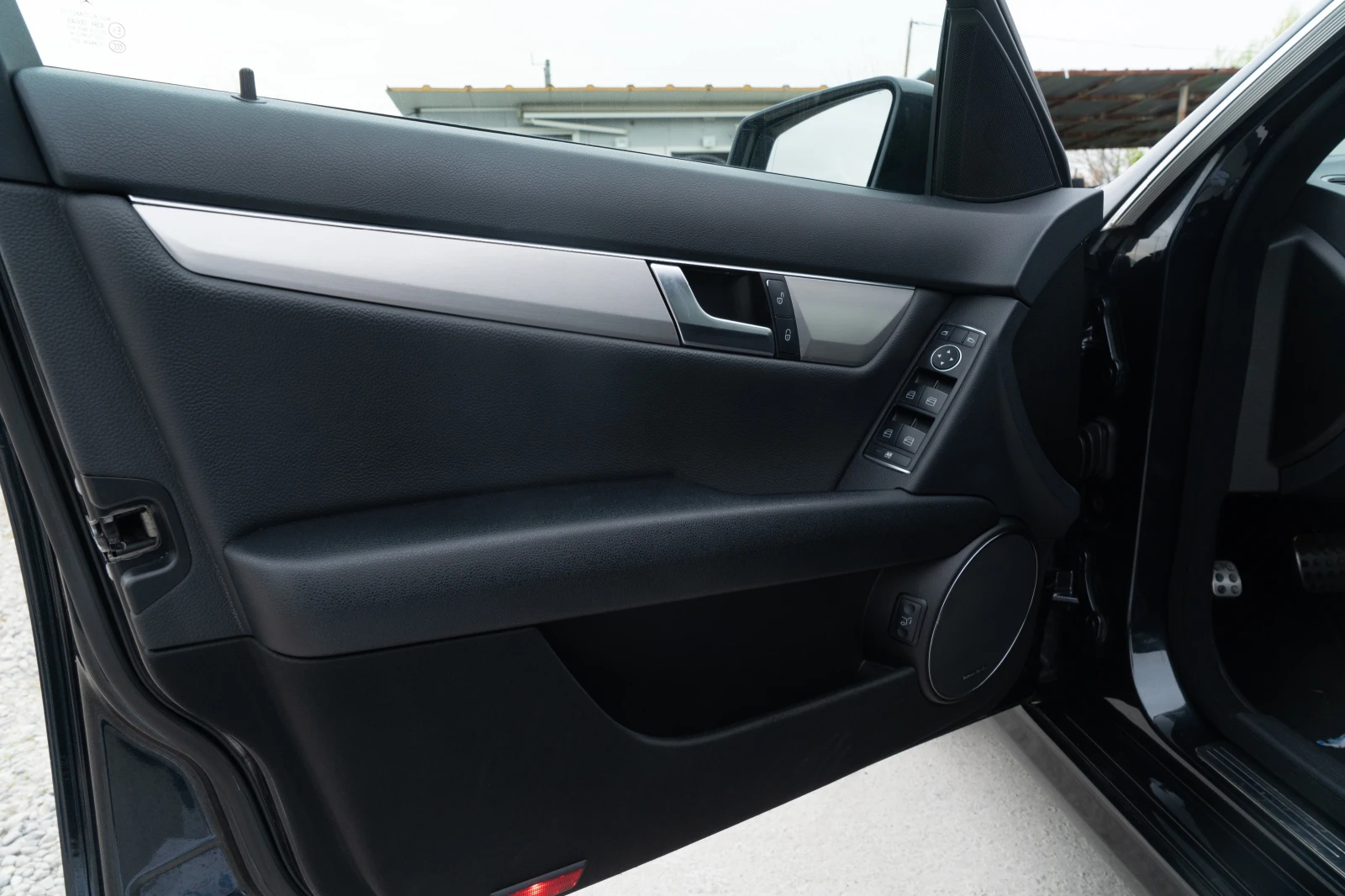 Mercedes-Benz C 220 CDI = 2011 = 7G = FACELIFT = TOP = ЛИЗИНГ, снимка 14 - Автомобили и джипове - 54209061