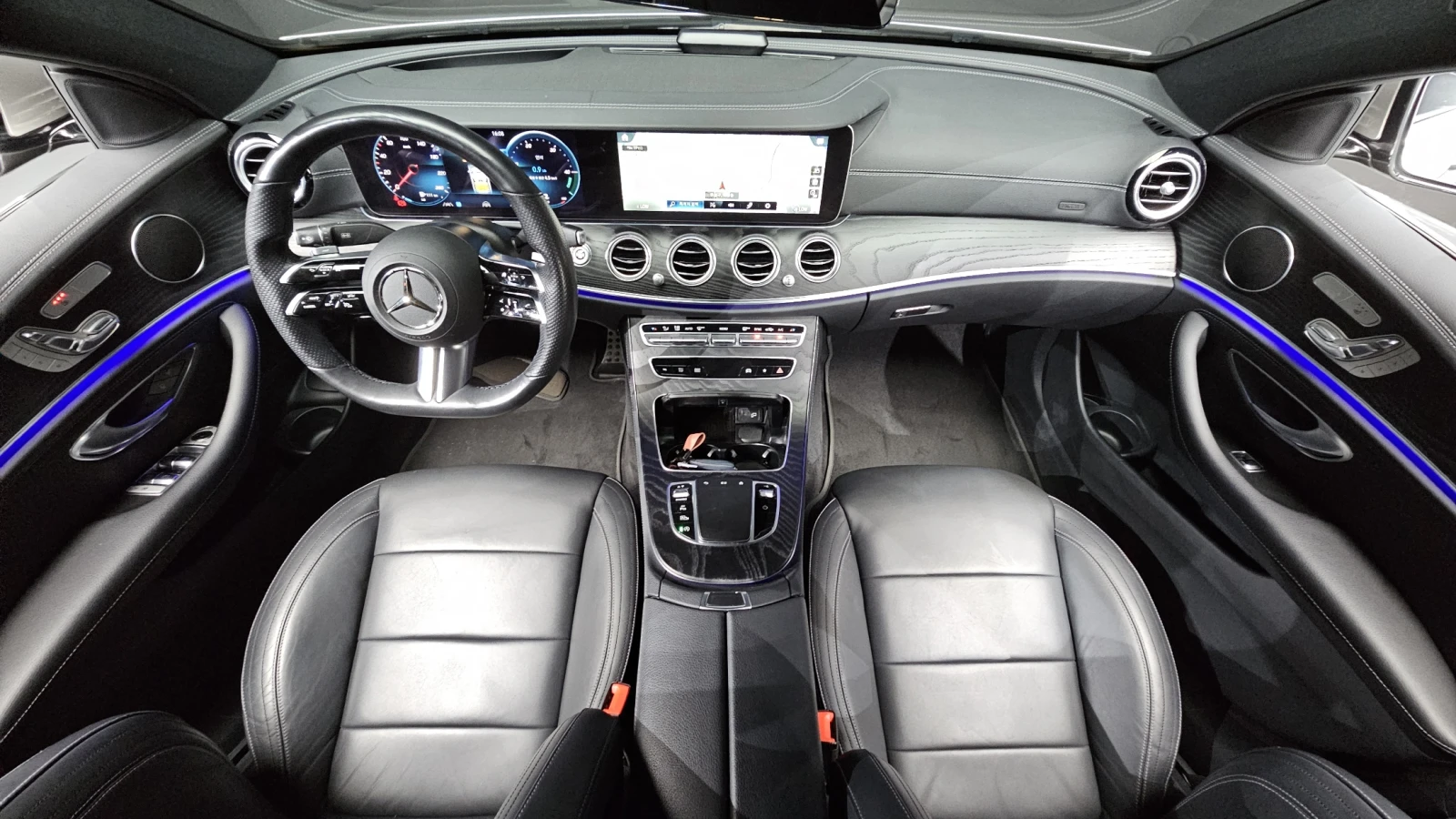 Mercedes-Benz E 220 4MATIC/AMG/BURMESTER/AMBIENT LIGHT/ПОДГРЕВИ, снимка 7 - Автомобили и джипове - 54832335