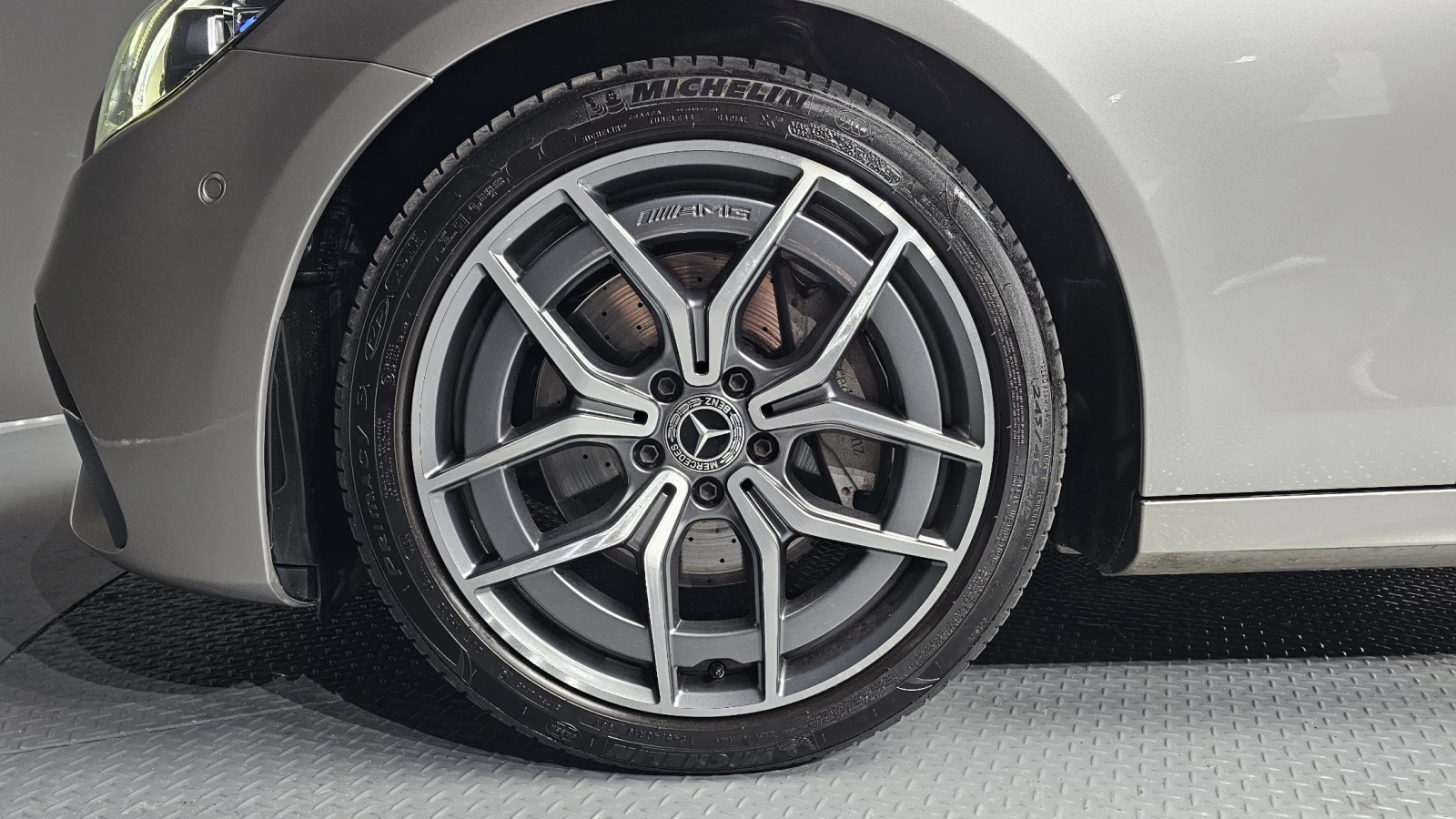 Mercedes-Benz E 220 4MATIC/AMG/BURMESTER/AMBIENT LIGHT/ПОДГРЕВИ, снимка 5 - Автомобили и джипове - 54832335