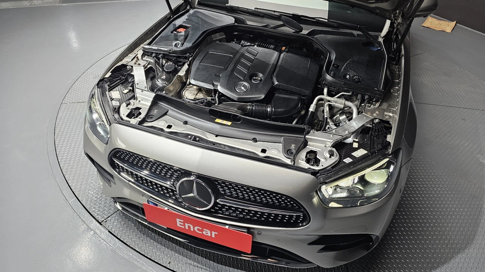 Mercedes-Benz E 220 4MATIC/AMG/BURMESTER/AMBIENT LIGHT/ПОДГРЕВИ, снимка 6 - Автомобили и джипове - 54832335