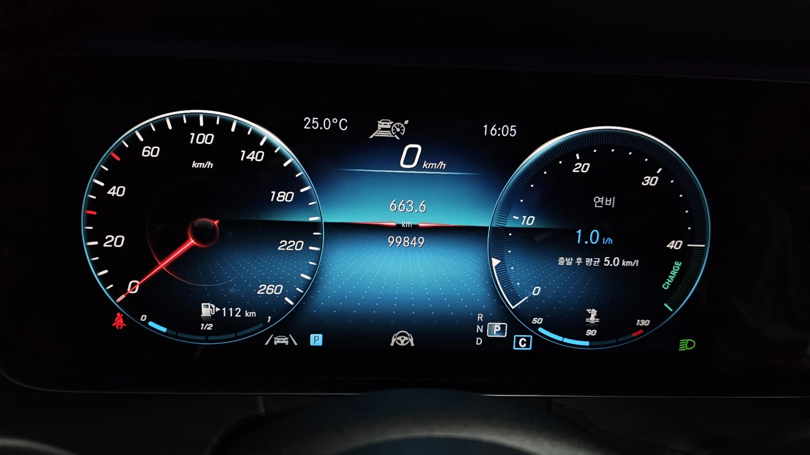 Mercedes-Benz E 220 4MATIC/AMG/BURMESTER/AMBIENT LIGHT/ПОДГРЕВИ, снимка 8 - Автомобили и джипове - 54832335
