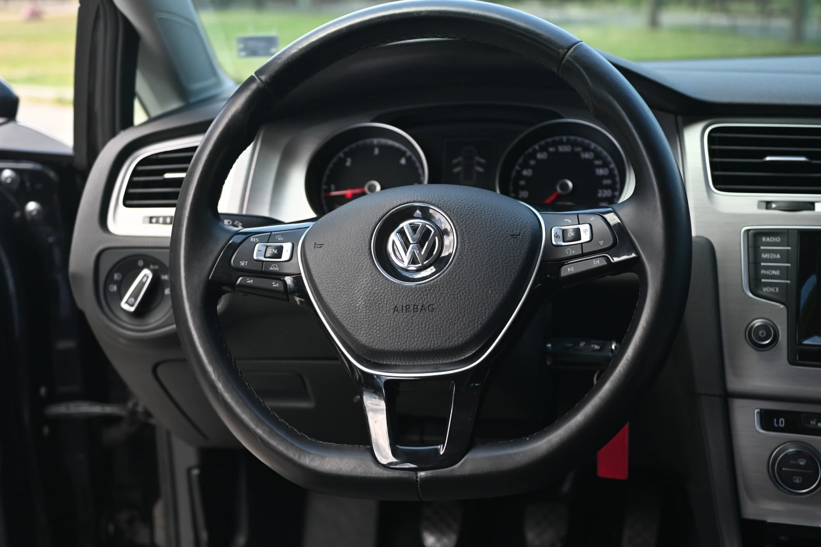 VW Golf VII 2.0 TDI , снимка 9 - Автомобили и джипове - 54974754