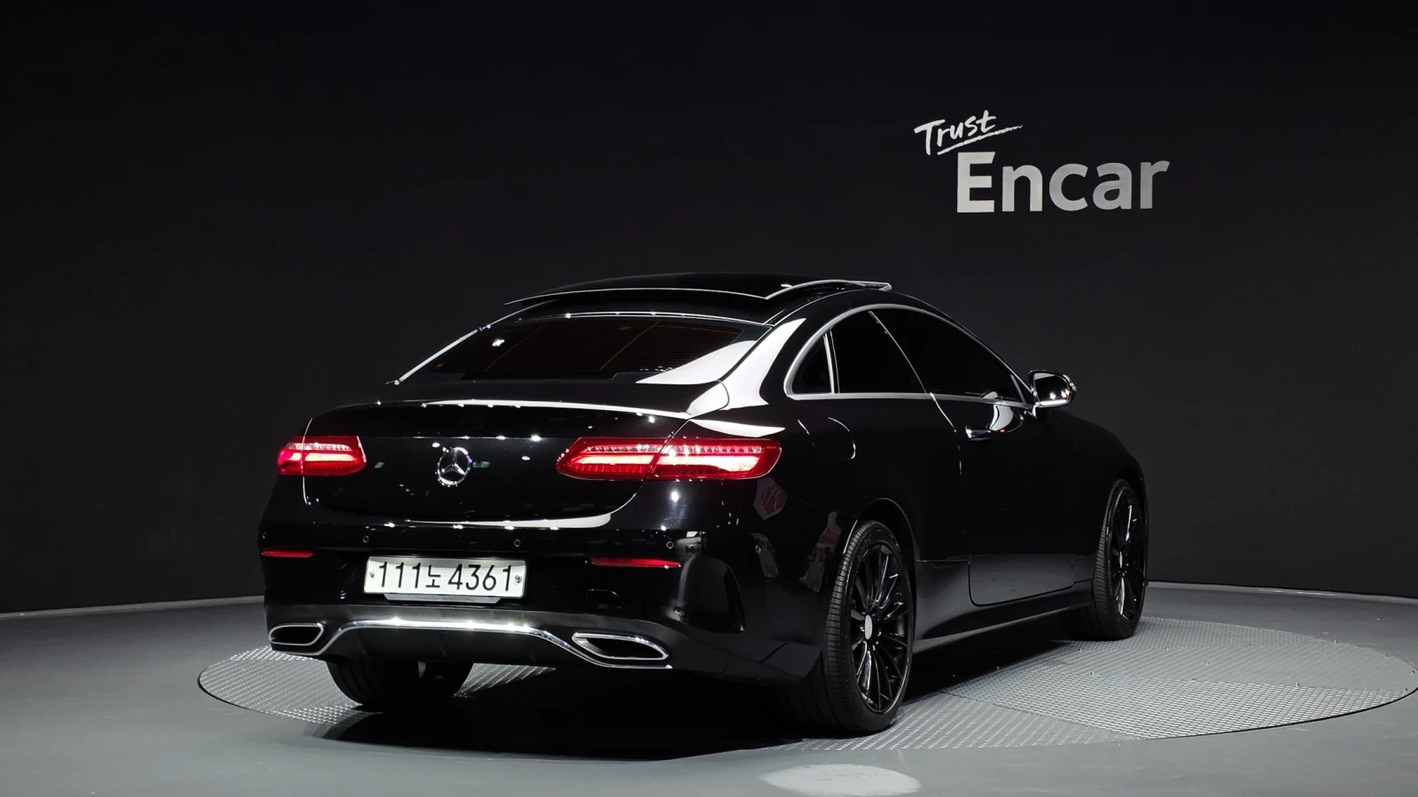 Mercedes-Benz E 220 АМГ ПАКЕТ/ПАНО/ПОДГРЕВ/ВЪЗДУШНО ОКАЧВАНЕ/ХЕДЪП, снимка 2 - Автомобили и джипове - 55081339