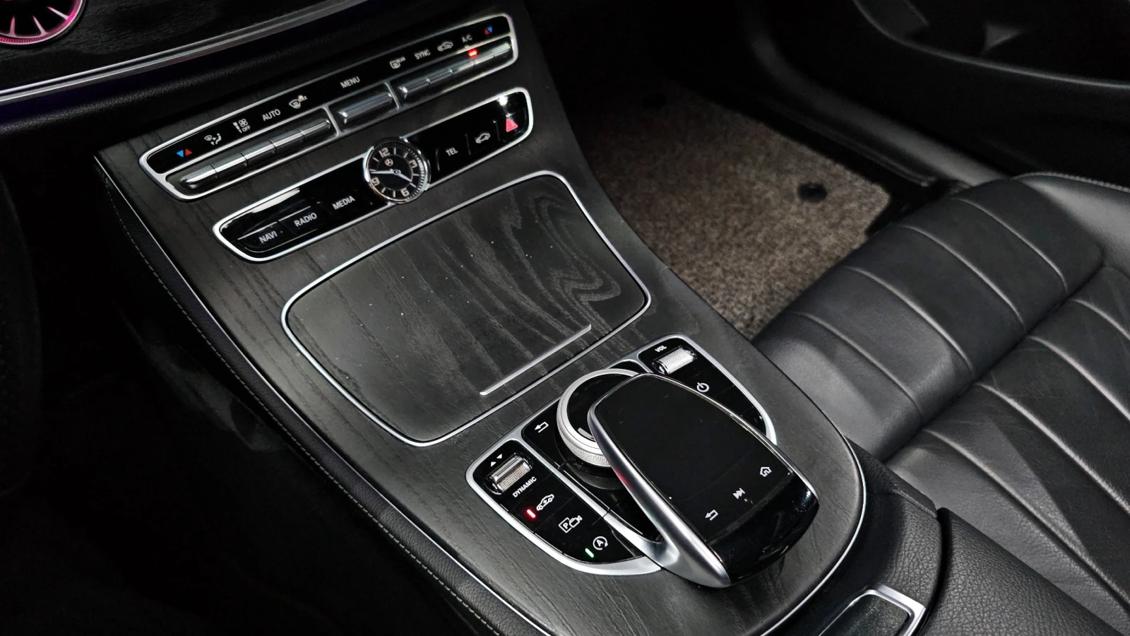 Mercedes-Benz E 220 АМГ ПАКЕТ/ПАНО/ПОДГРЕВ/ВЪЗДУШНО ОКАЧВАНЕ/ХЕДЪП, снимка 12 - Автомобили и джипове - 55081339