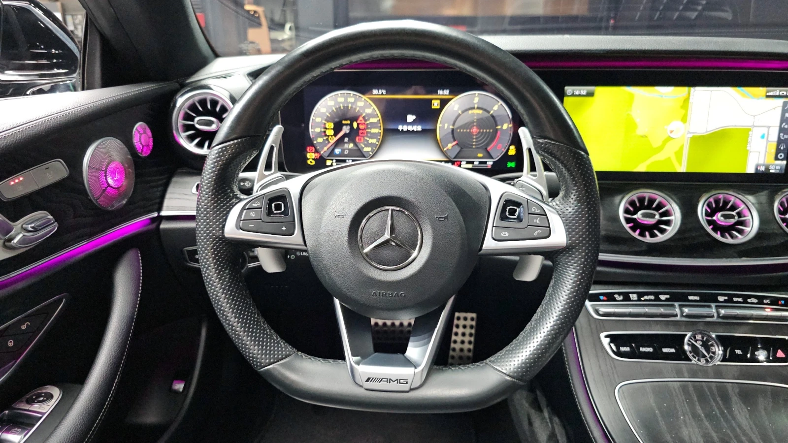 Mercedes-Benz E 220 АМГ ПАКЕТ/ПАНО/ПОДГРЕВ/ВЪЗДУШНО ОКАЧВАНЕ/ХЕДЪП, снимка 9 - Автомобили и джипове - 55081339