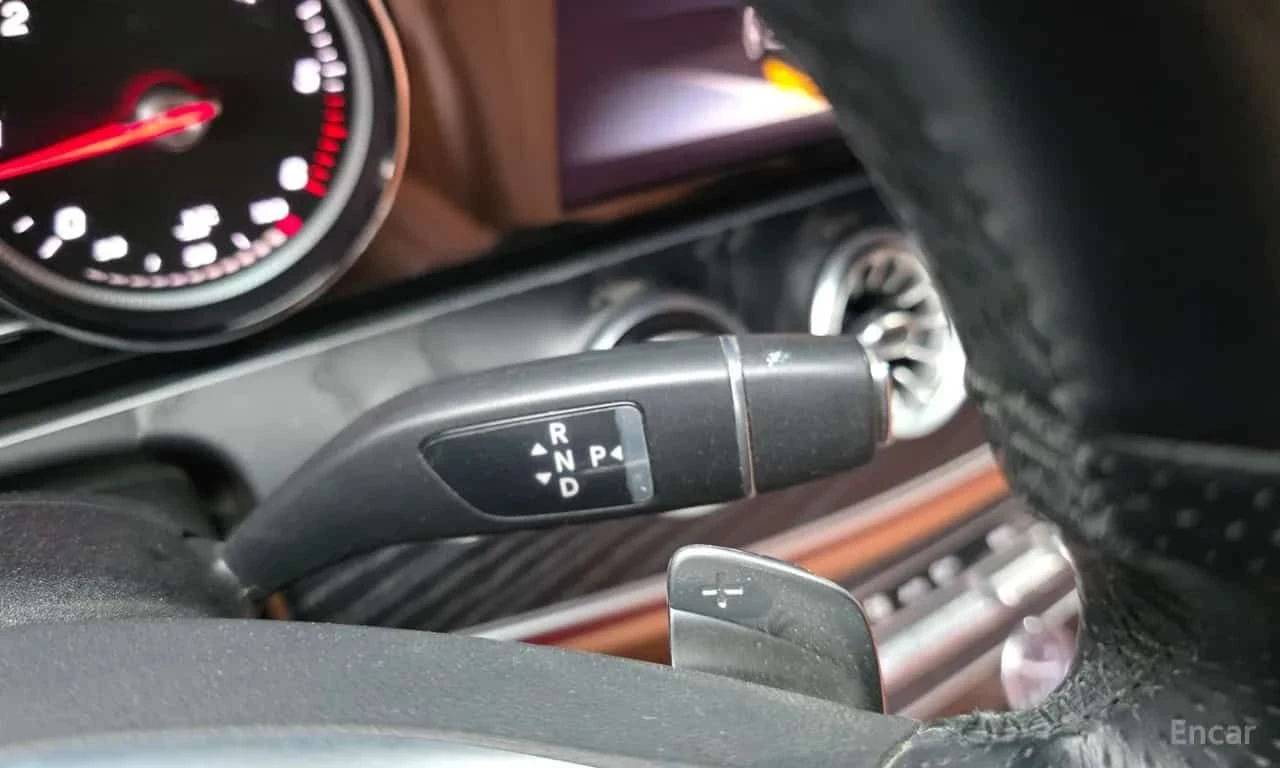 Mercedes-Benz E 220 * E220d Coupe * CARFAX * ЦЕНА ДО БГ, снимка 13 - Автомобили и джипове - 55531430