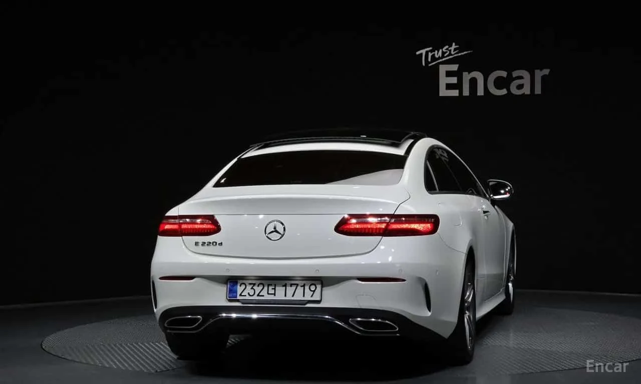 Mercedes-Benz E 220 * E220d Coupe * CARFAX * ЦЕНА ДО БГ, снимка 4 - Автомобили и джипове - 55531430