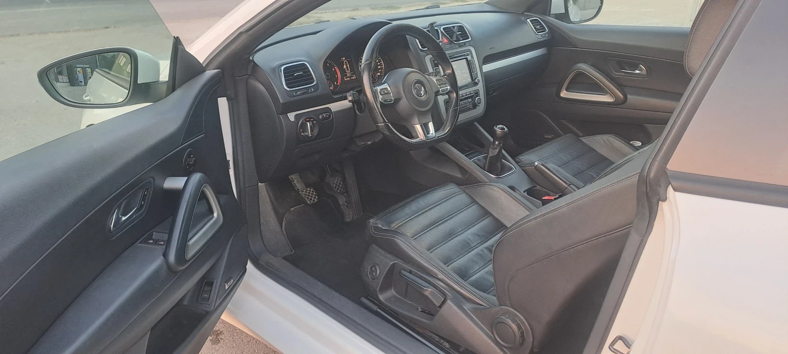 VW Scirocco 1.4tsi 160k.R-line , снимка 7 - Автомобили и джипове - 56321090
