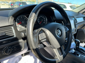 VW Touareg 3.0 TDI V6 4Motion Executive , снимка 13 - Автомобили и джипове - 44402600