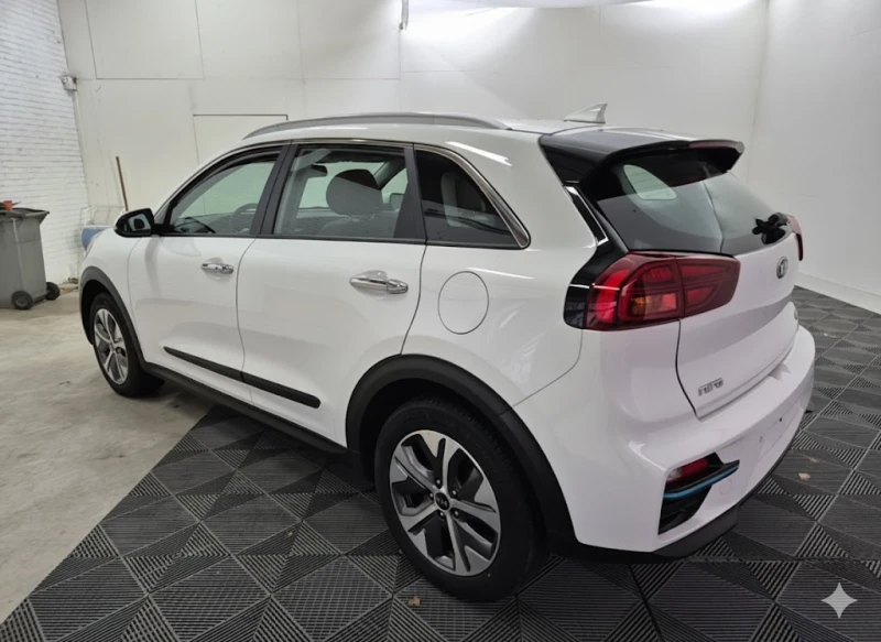 Kia Niro 65 kWh DynamicLine, снимка 3 - Автомобили и джипове - 52723542
