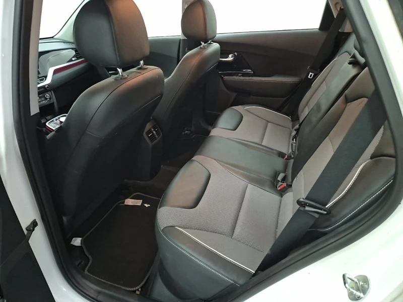 Kia Niro 65 kWh DynamicLine, снимка 8 - Автомобили и джипове - 52723542