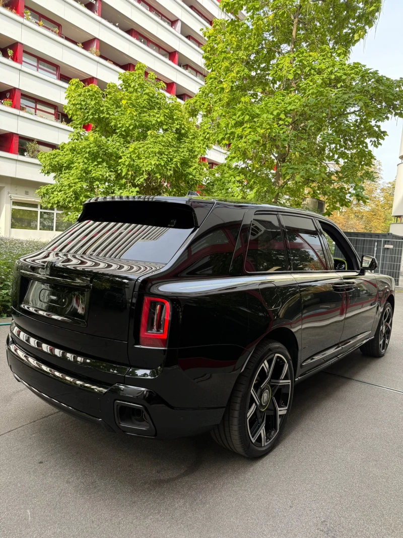 Rolls-Royce Cullinan Black Badge , снимка 3 - Автомобили и джипове - 53113508