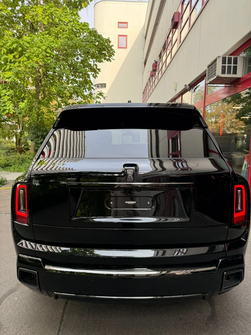 Rolls-Royce Cullinan Black Badge , снимка 6 - Автомобили и джипове - 53113508