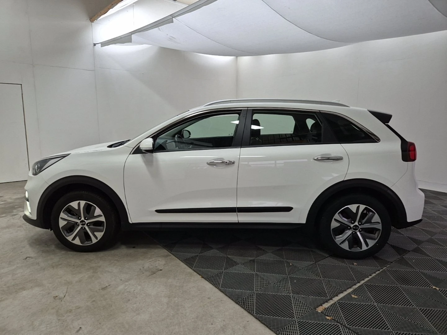 Kia Niro 65 kWh DynamicLine | Mobile.bg   5