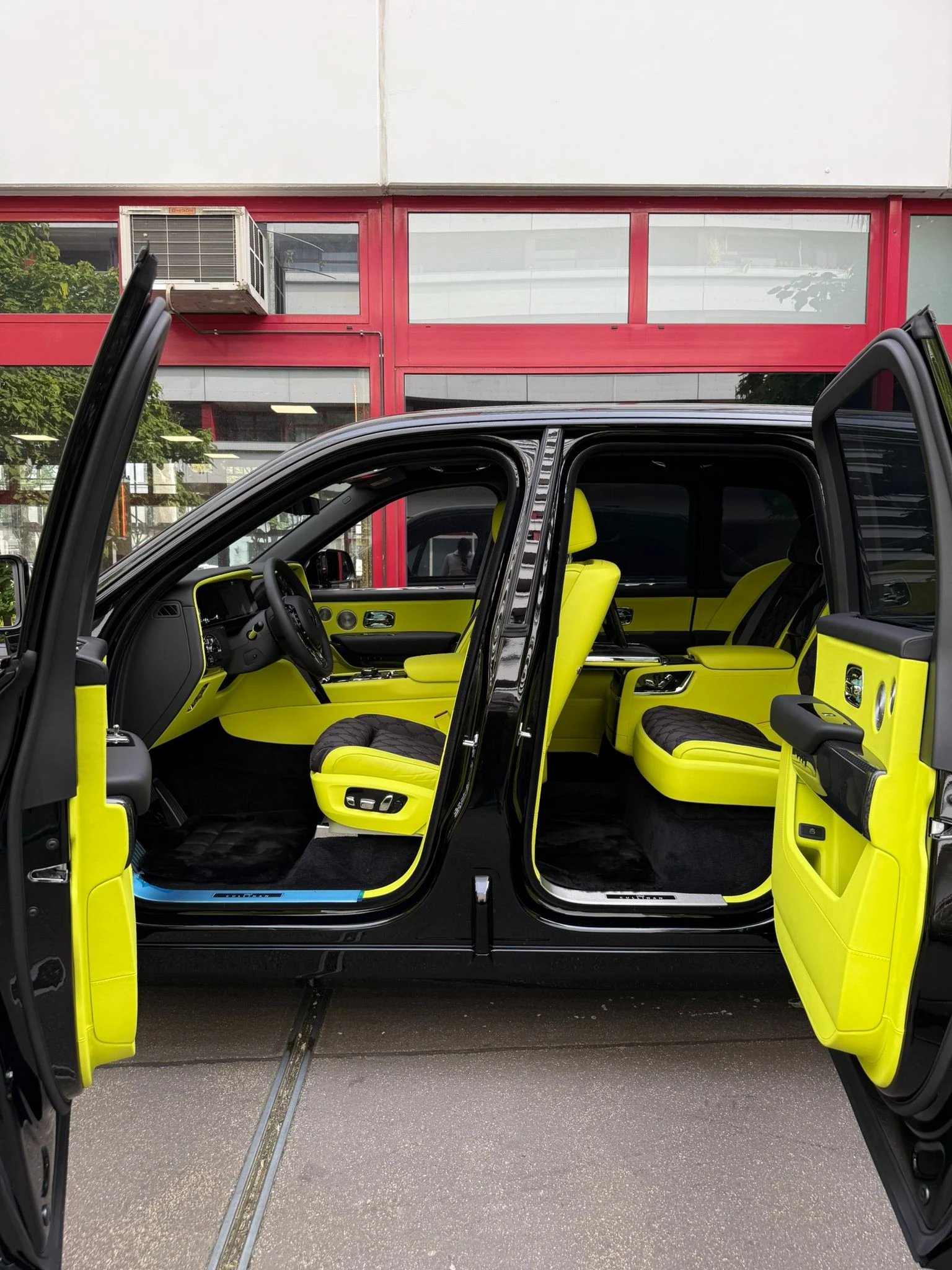 Rolls-Royce Cullinan Black Badge  - изображение 8