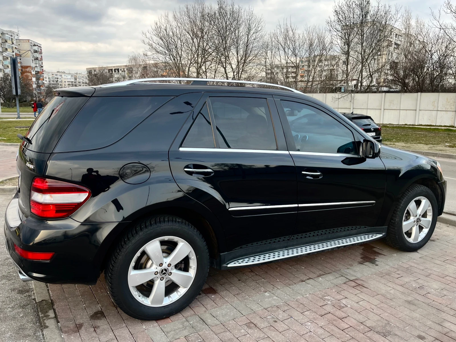 Mercedes-Benz ML 500 * AMG LINE* V8* CARFAX* 5.5* 388, снимка 8 - Автомобили и джипове - 53458791
