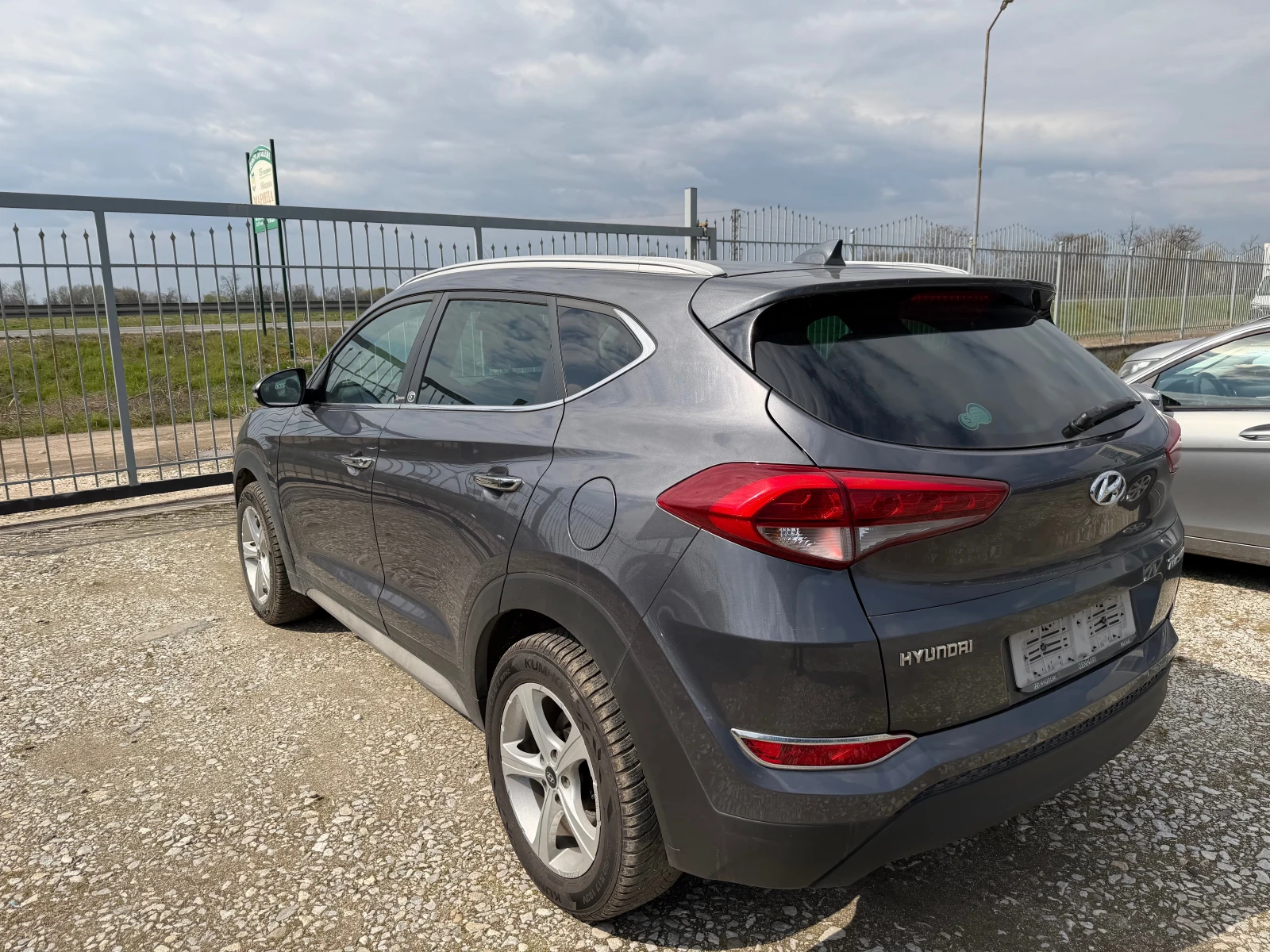 Hyundai Tucson 1.7 CRDI X POSIBLE, снимка 7 - Автомобили и джипове - 53973764
