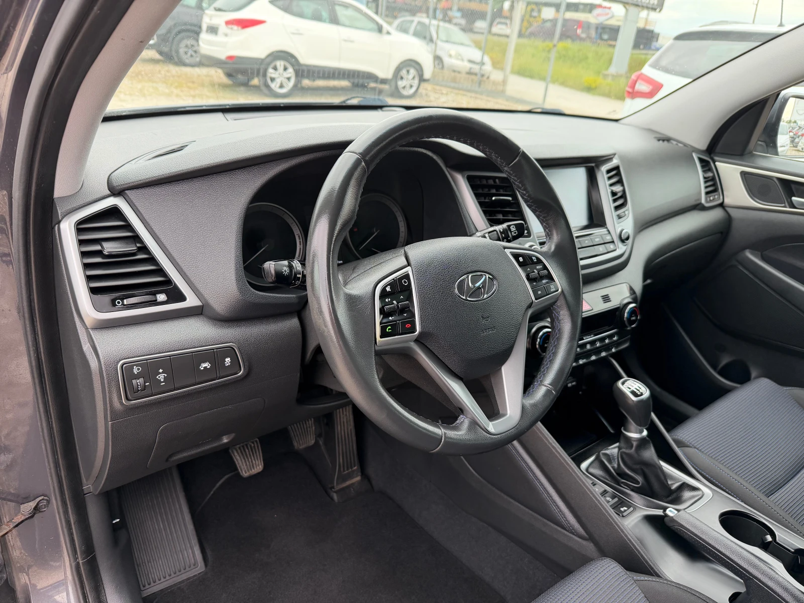 Hyundai Tucson 1.7 CRDI X POSIBLE, снимка 10 - Автомобили и джипове - 53973764
