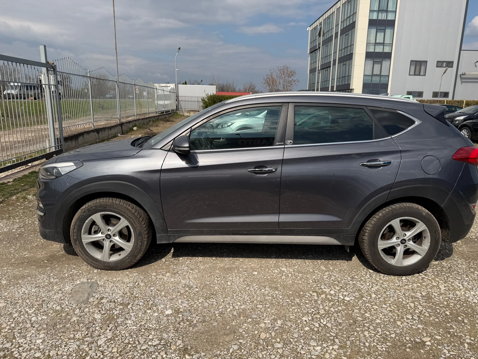 Hyundai Tucson 1.7 CRDI X POSIBLE, снимка 8 - Автомобили и джипове - 53973764