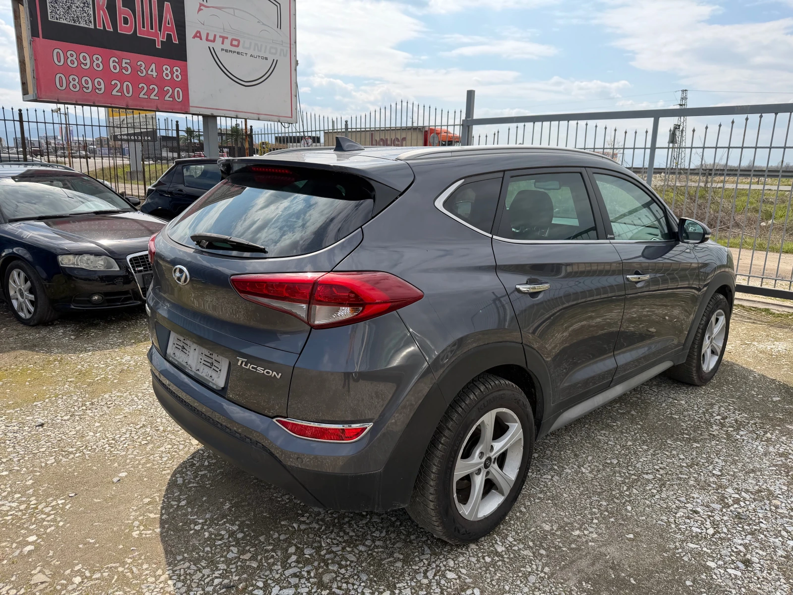 Hyundai Tucson 1.7 CRDI X POSIBLE, снимка 5 - Автомобили и джипове - 53973764