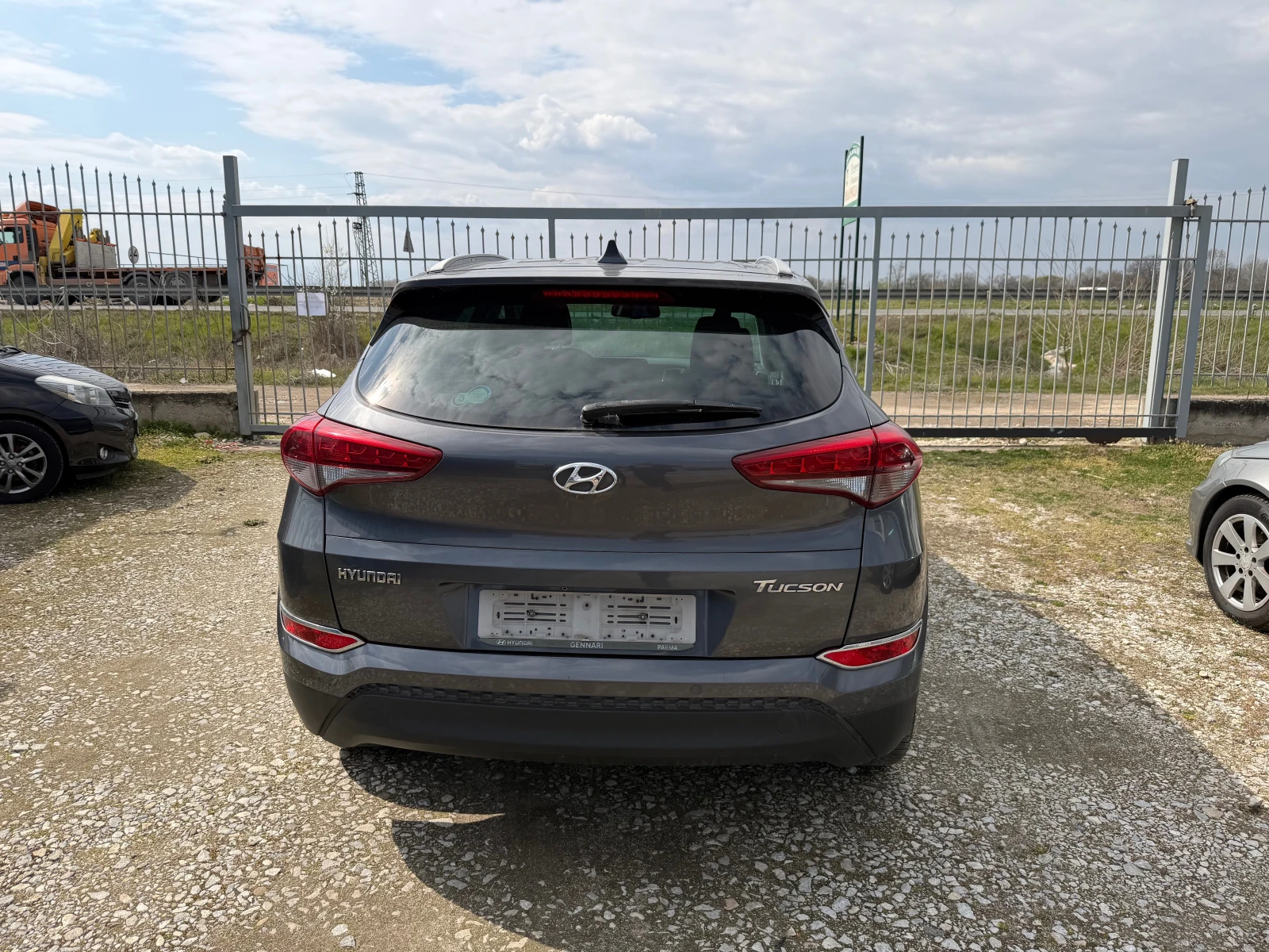 Hyundai Tucson 1.7 CRDI X POSIBLE, снимка 6 - Автомобили и джипове - 53973764