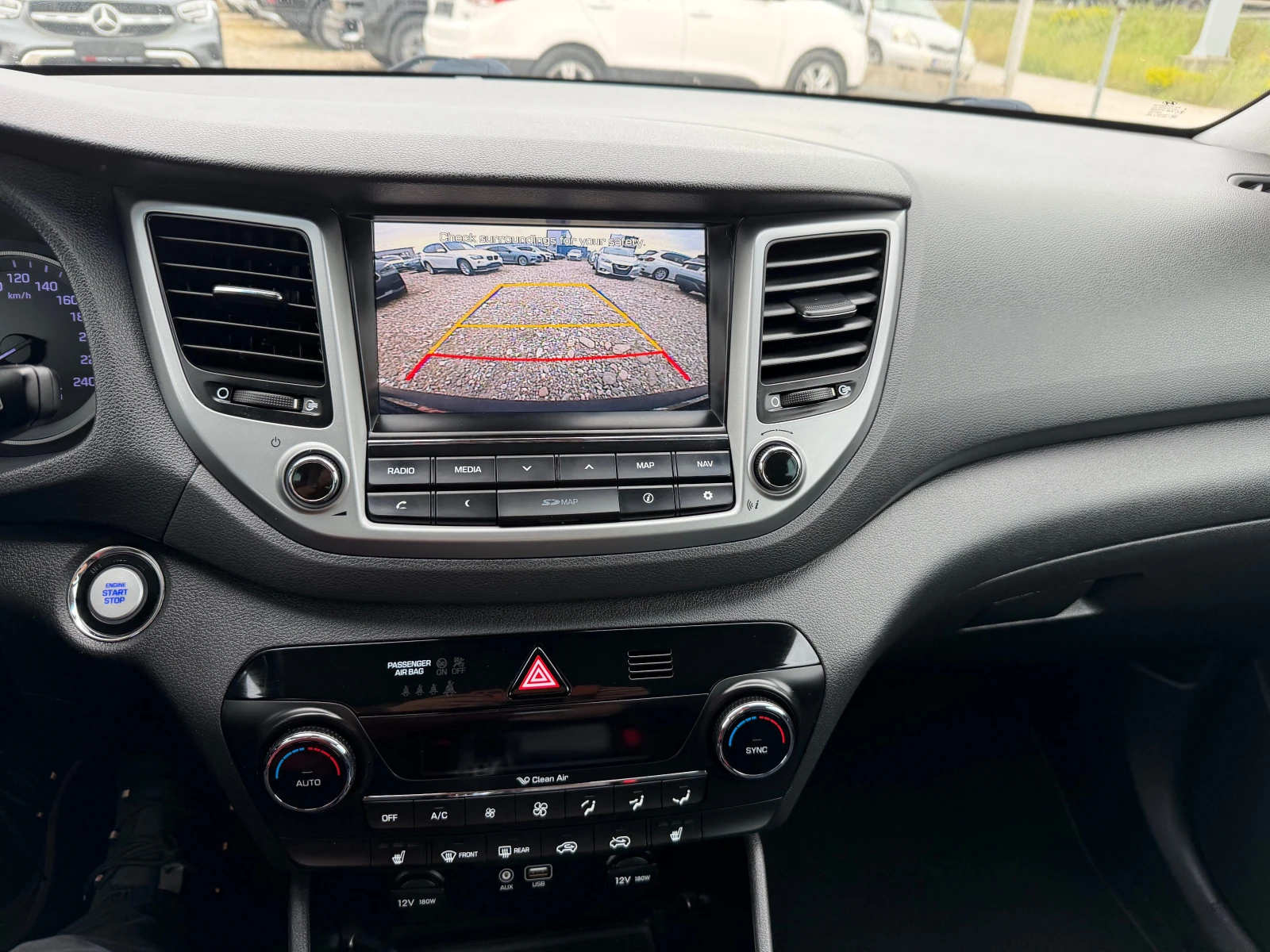 Hyundai Tucson 1.7 CRDI X POSIBLE, снимка 16 - Автомобили и джипове - 53973764