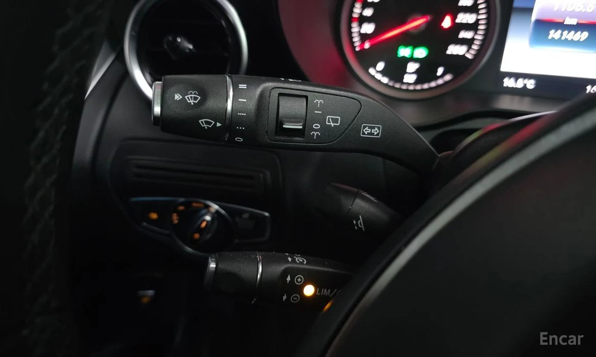 Mercedes-Benz GLC 220 * 4MATIC* КОЖА* ПОДГРЕВ* CAMERA* PANORAMA* , снимка 16 - Автомобили и джипове - 54041151