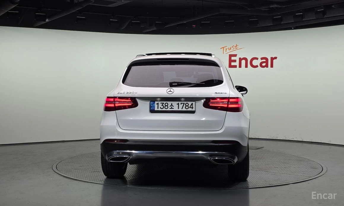 Mercedes-Benz GLC 220 * 4MATIC* КОЖА* ПОДГРЕВ* CAMERA* PANORAMA* , снимка 4 - Автомобили и джипове - 54041151