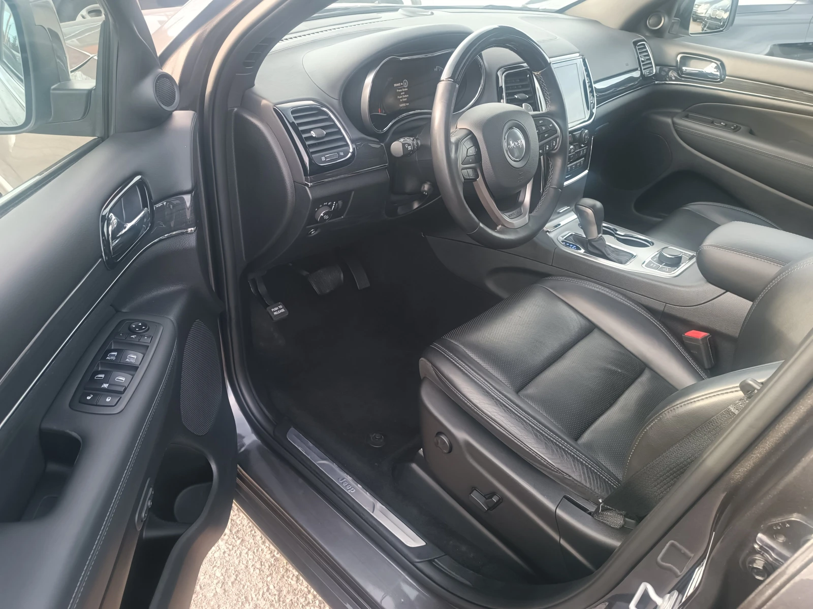 Jeep Grand cherokee "OVERLAND"-142 ХИЛ.КМ!!! ШВЕЙЦАРИЯ !!!, снимка 5 - Автомобили и джипове - 54126297