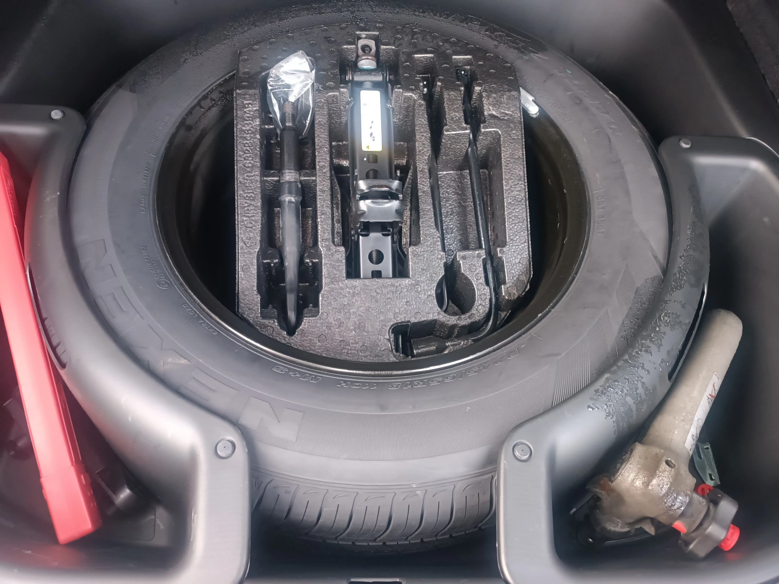 Jeep Grand cherokee "OVERLAND"-142 ХИЛ.КМ!!! ШВЕЙЦАРИЯ !!!, снимка 11 - Автомобили и джипове - 54126297