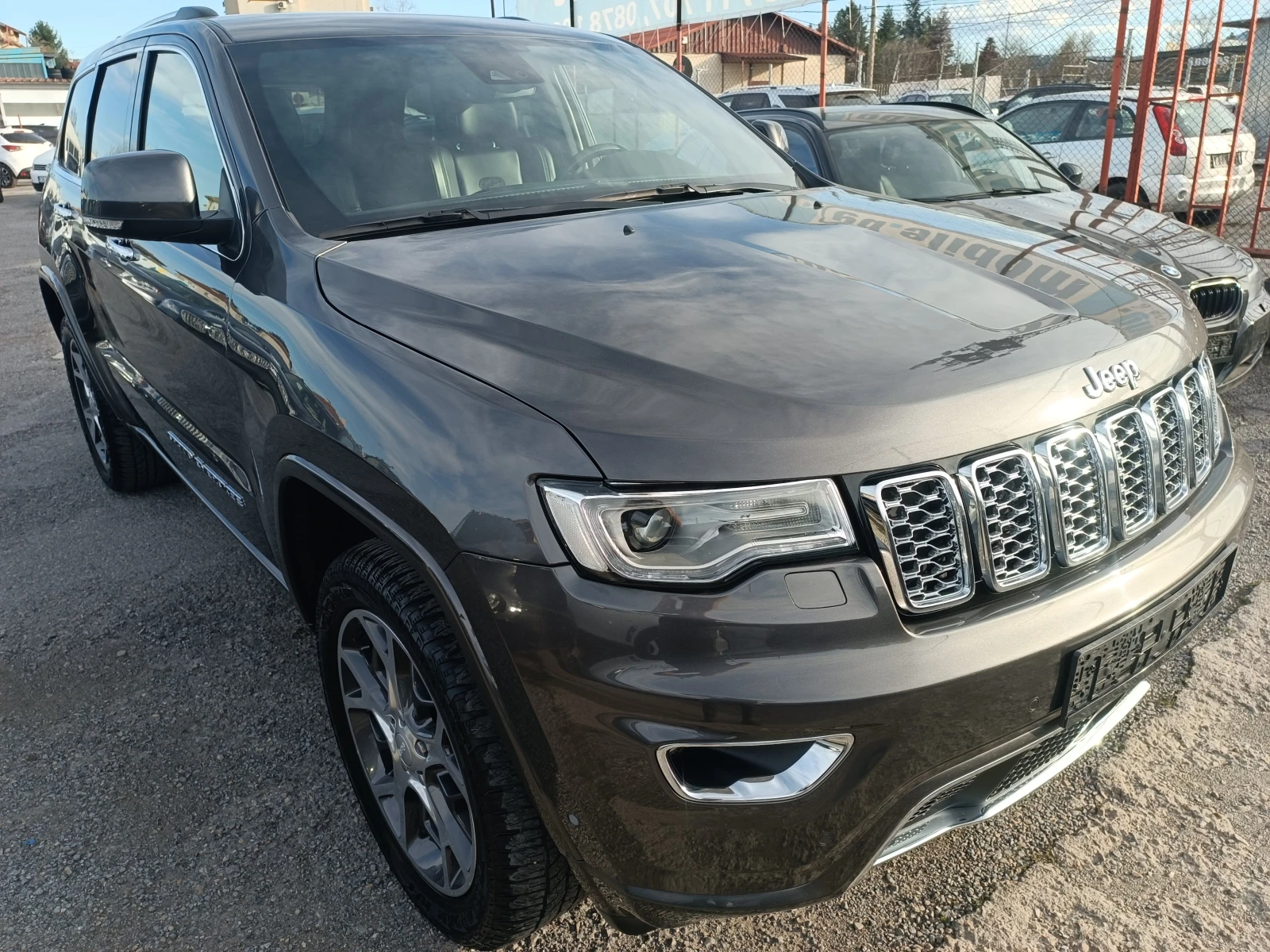 Jeep Grand cherokee "OVERLAND"-142 ХИЛ.КМ!!! ШВЕЙЦАРИЯ !!!, снимка 2 - Автомобили и джипове - 54126297