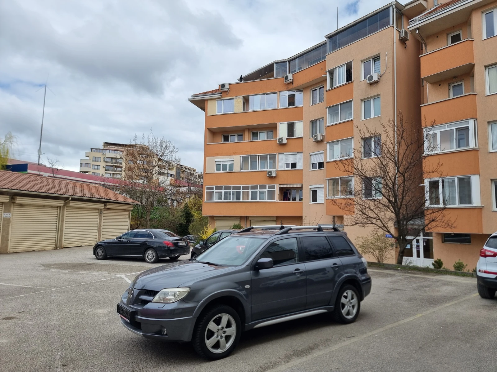 Mitsubishi Outlander 2.0i* ГАЗ-БЕНЗИН* 4Х4* , снимка 9 - Автомобили и джипове - 54205069