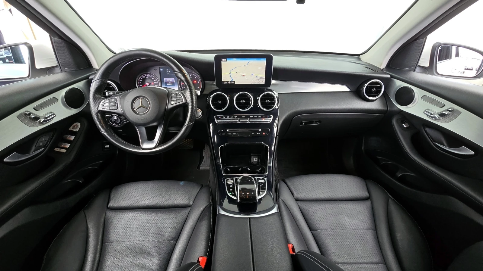 Mercedes-Benz GLC 220 GLC220d 4MATIC | Панорама | Навигация | Камера, снимка 6 - Автомобили и джипове - 54919113