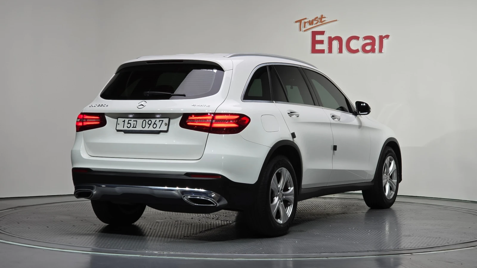 Mercedes-Benz GLC 220 GLC220d 4MATIC | Панорама | Навигация | Камера, снимка 2 - Автомобили и джипове - 54919113