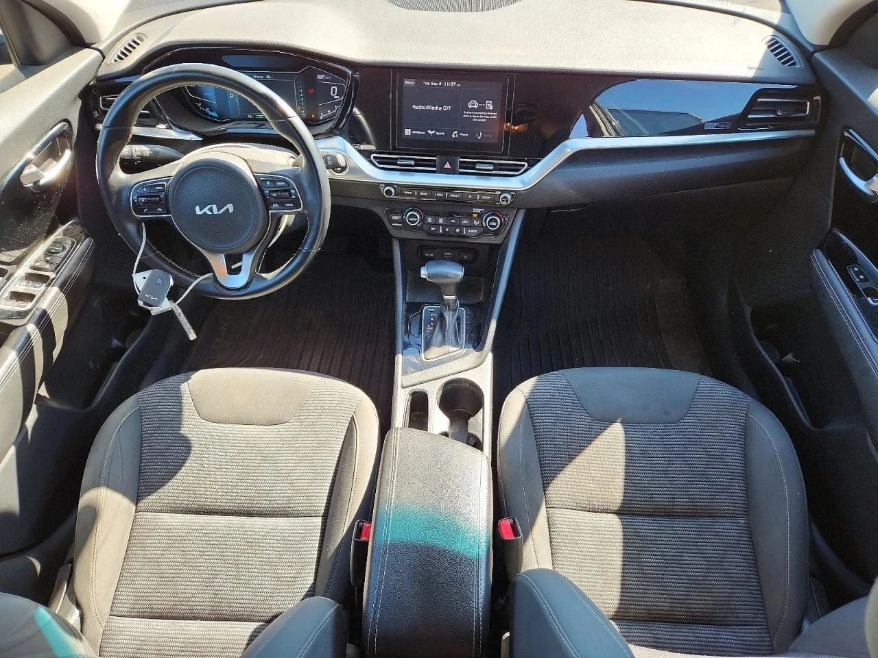 Kia Niro, снимка 8 - Автомобили и джипове - 56689754