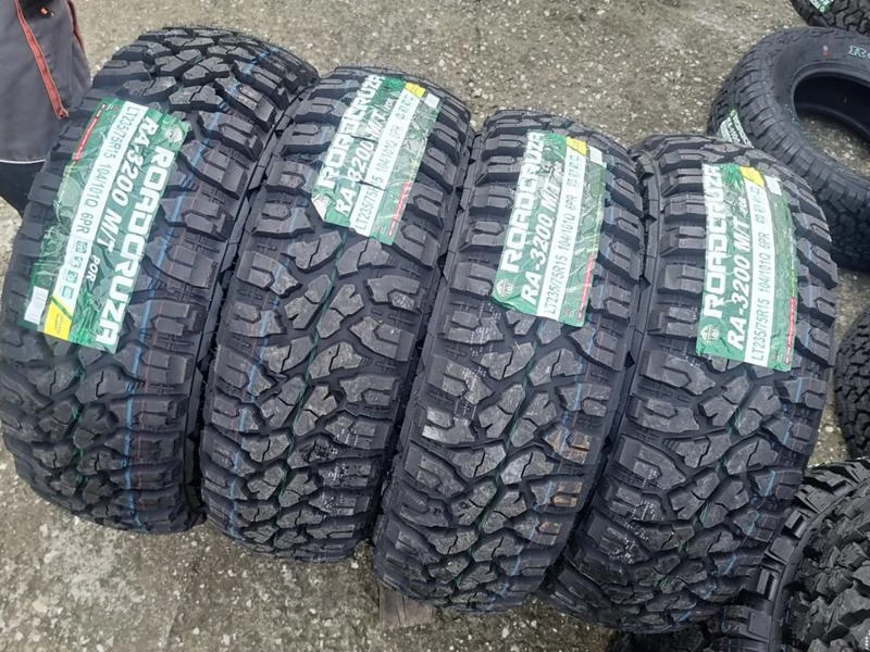 Гуми Зимни 235/75R15, снимка 3 - Гуми и джанти - 31187996