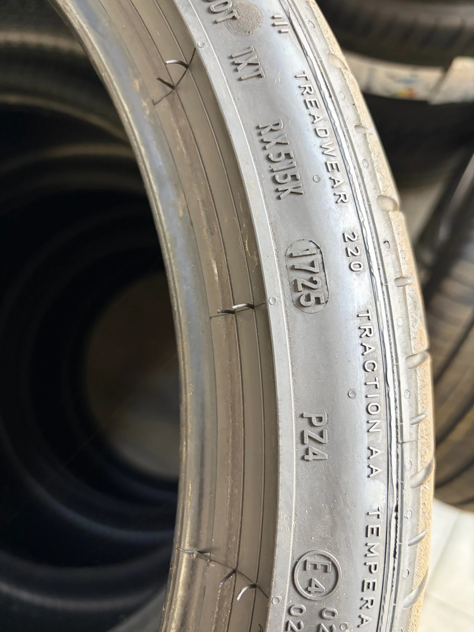 Гуми Летни 255/35R20, снимка 5 - Гуми и джанти - 54551596