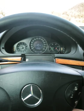 Mercedes-Benz E 320, снимка 8