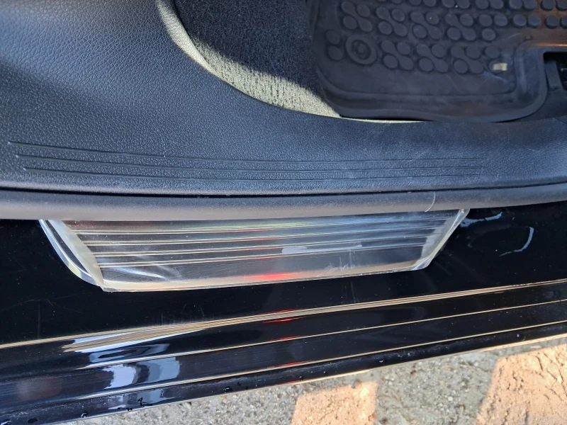 Mercedes-Benz E 200, снимка 11 - Автомобили и джипове - 52479724