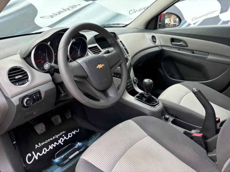 Chevrolet Cruze 1.6i НЕРАЗЛИЧИМ ОТ НОВ, снимка 8 - Автомобили и джипове - 47337640