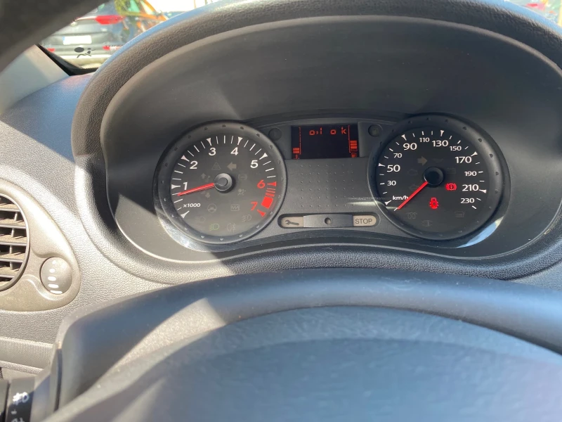 Renault Clio, снимка 11 - Автомобили и джипове - 47708147